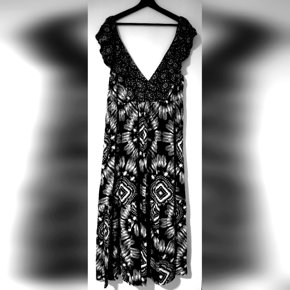 Stylish Black and White Patterned Dress with Cute Tie Back - Size Large